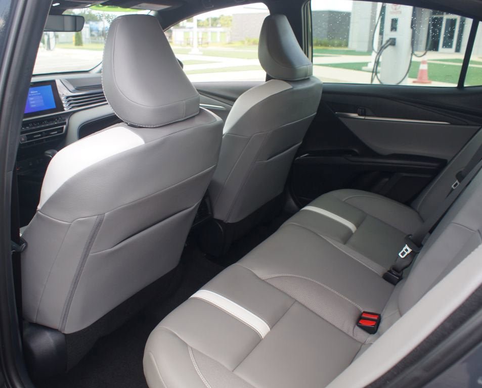 Used 2025 Toyota Camry SE w/ Convenience Package FWD image 15