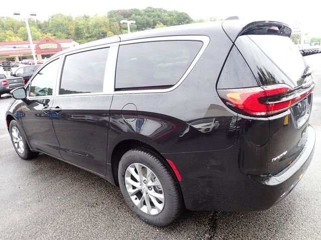 New 2026 Chrysler Pacifica Select image 3