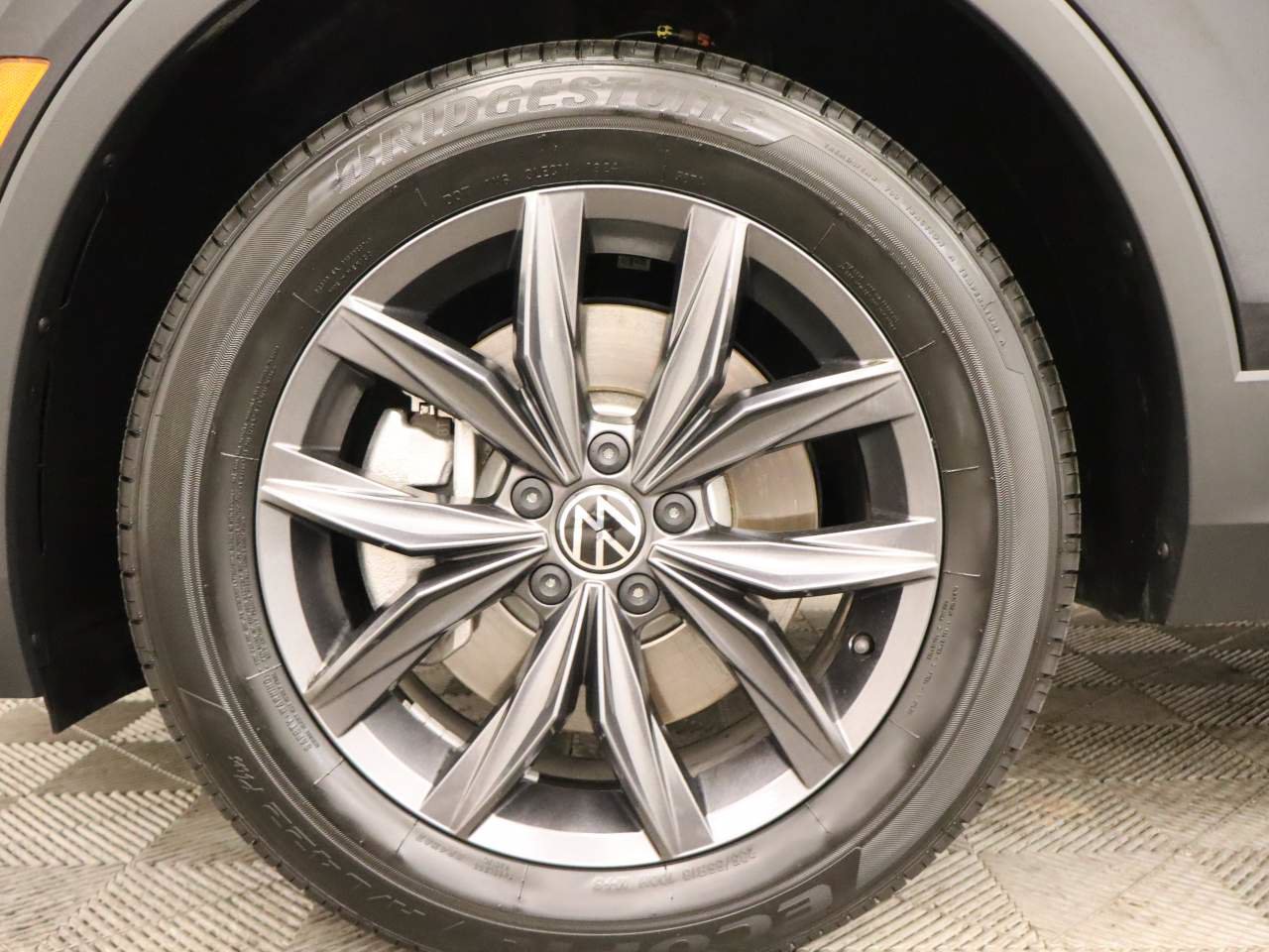 Certified 2023 Volkswagen Tiguan SE w/ Panoramic Sunroof Package FWD image 7
