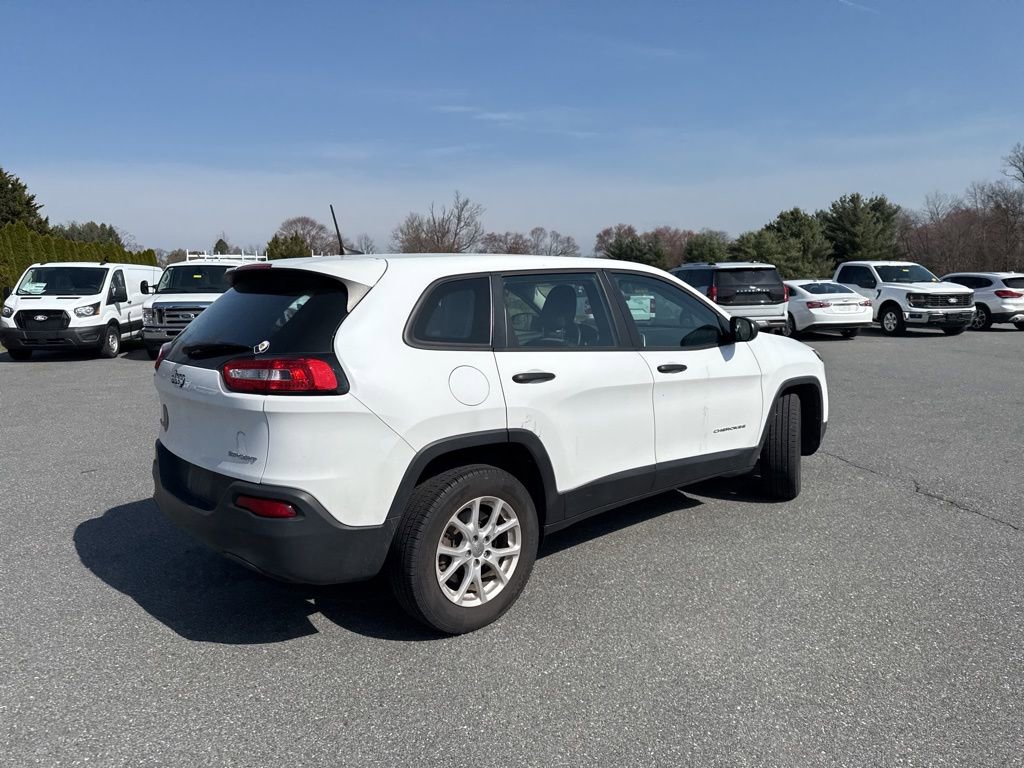 Used 2017 Jeep Cherokee Sport image 6