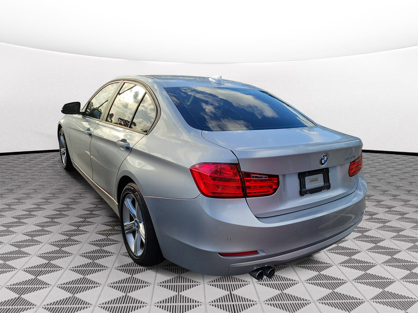 Used 2015 BMW 328i Sedan RWD image 4