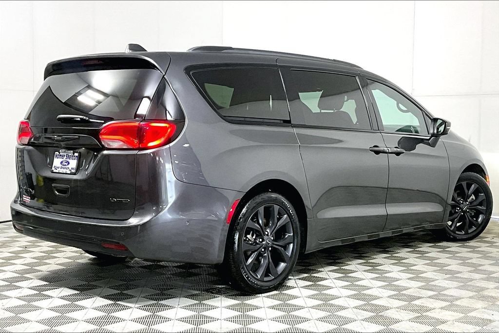 Used 2020 Chrysler Pacifica Limited w/ Advanced Safetytec Group FWD image 12