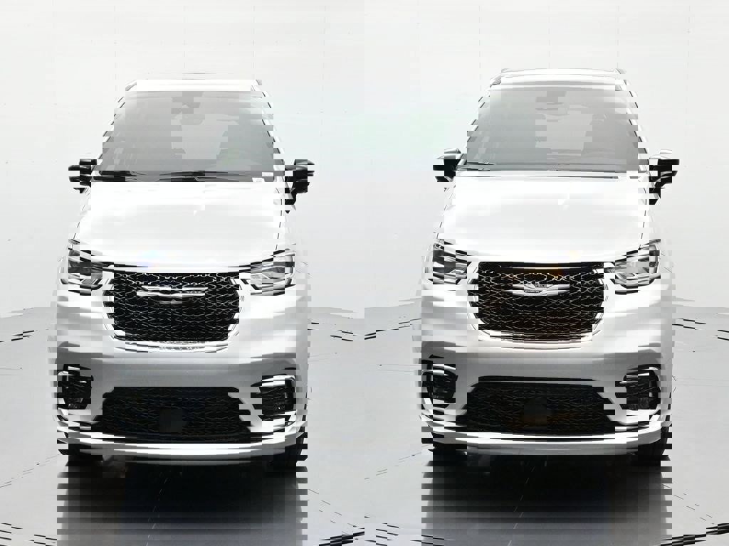 New 2026 Chrysler Pacifica Select image 2