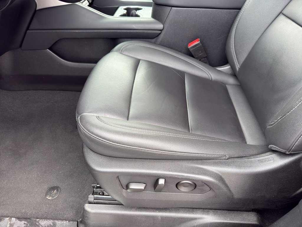 Used 2024 Chevrolet Suburban LT image 12