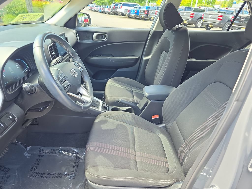 Used 2023 Hyundai Venue SEL FWD image 5