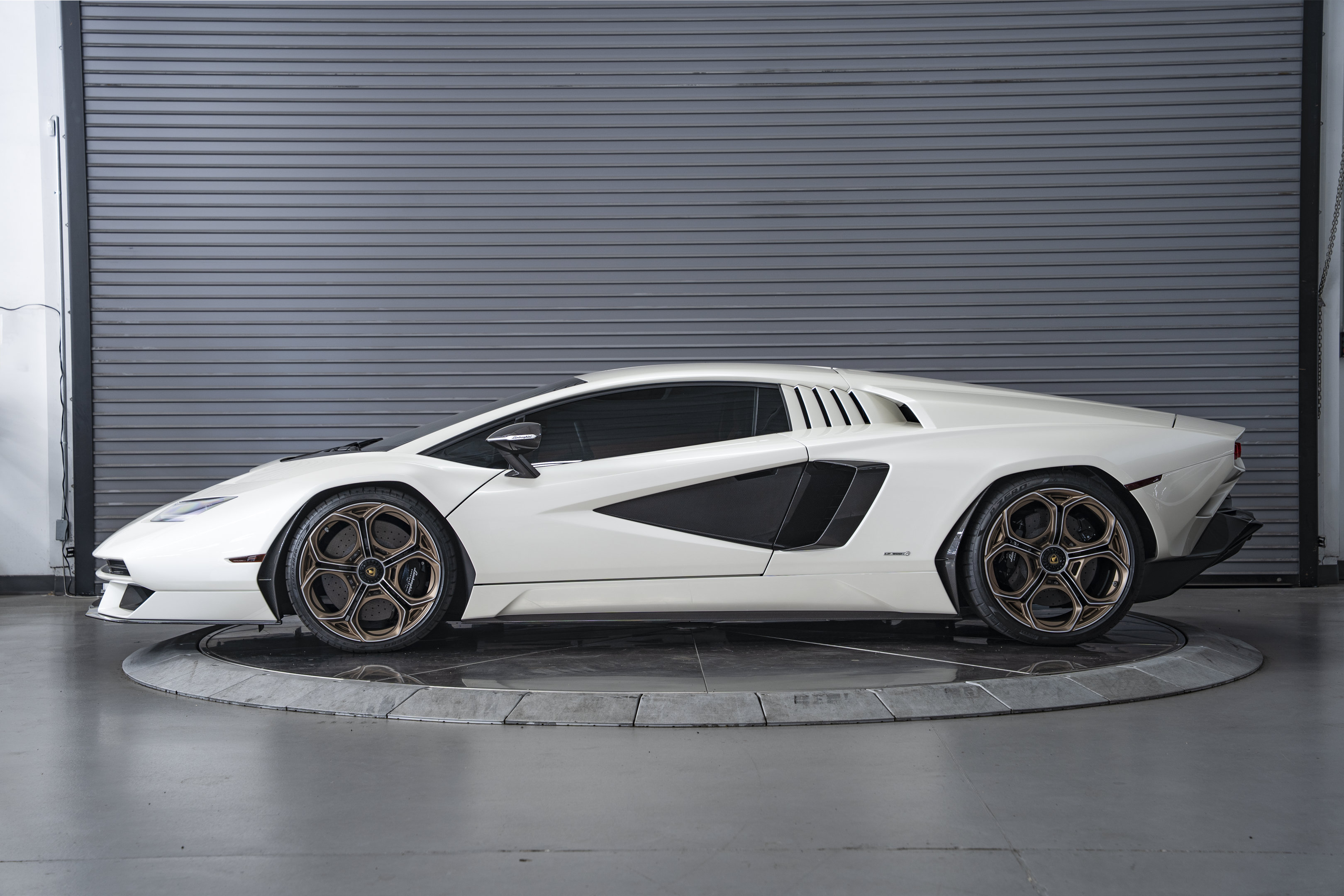 Used 2022 Lamborghini Aventador Countach AWD/4WD image 2