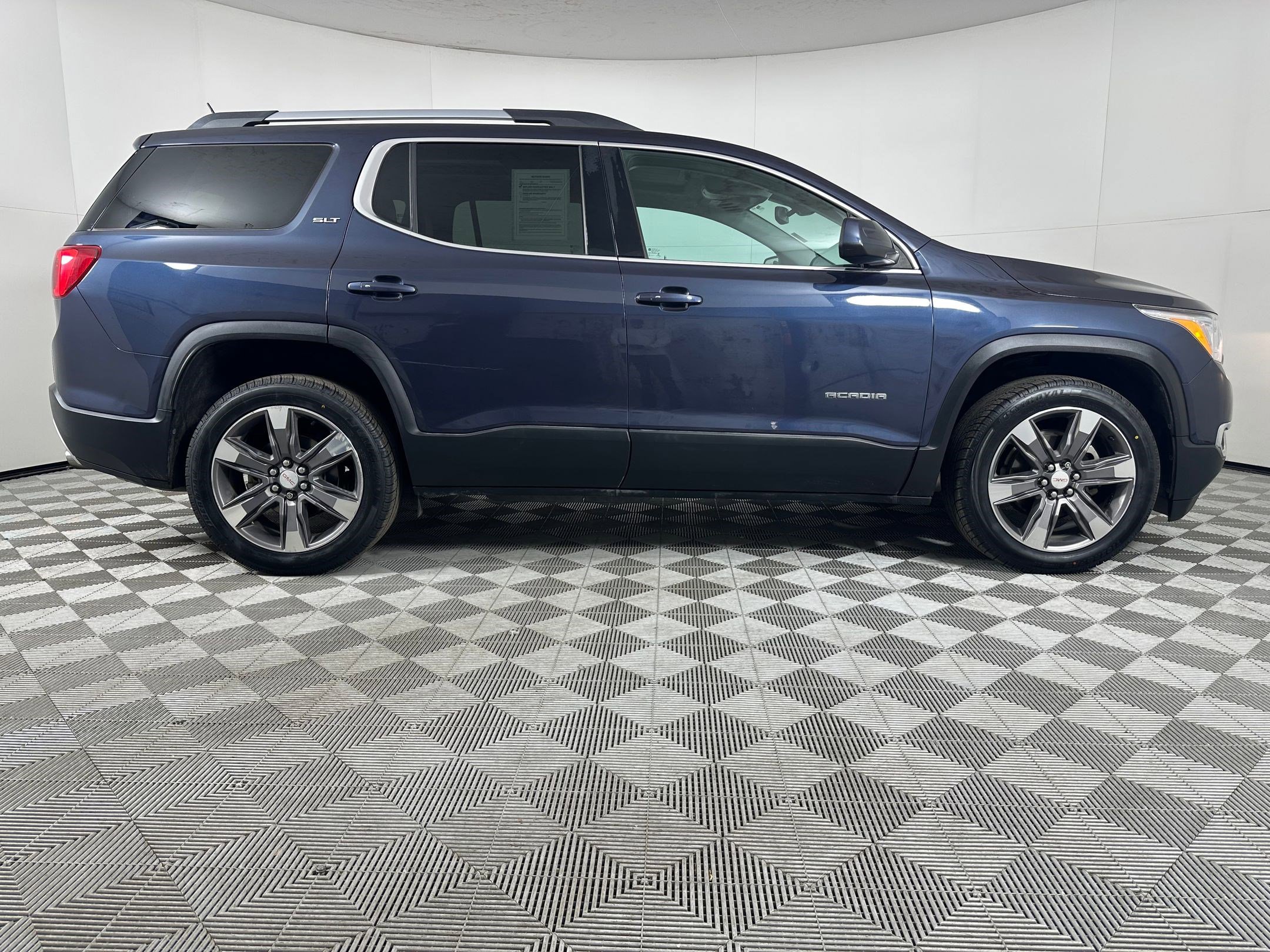 Used 2019 GMC Acadia SLT image 7