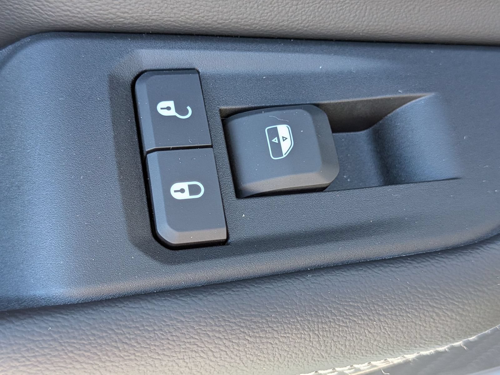 Used 2025 Jeep Grand Cherokee Altitude AWD/4WD image 29