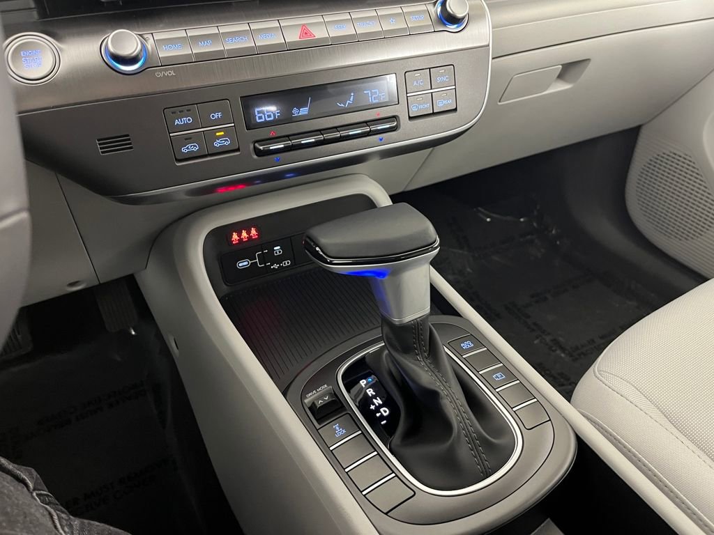 Used 2025 Hyundai Kona SEL image 24