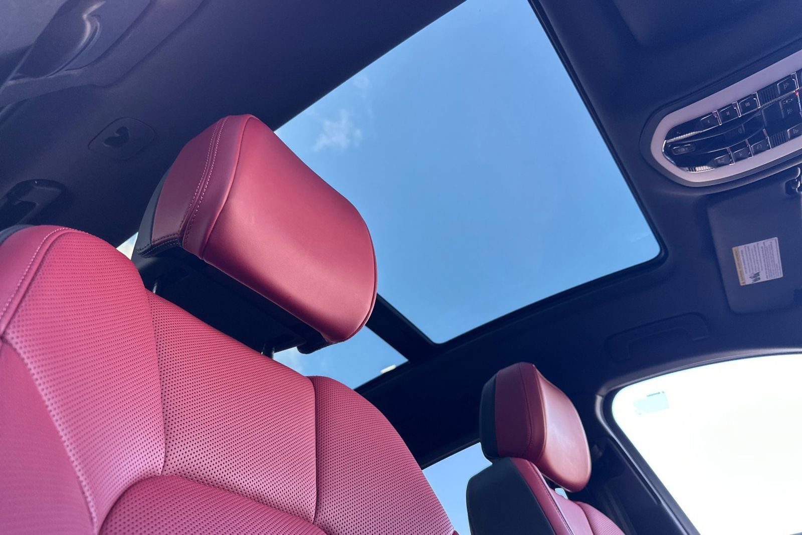 Used 2025 Porsche Macan image 19