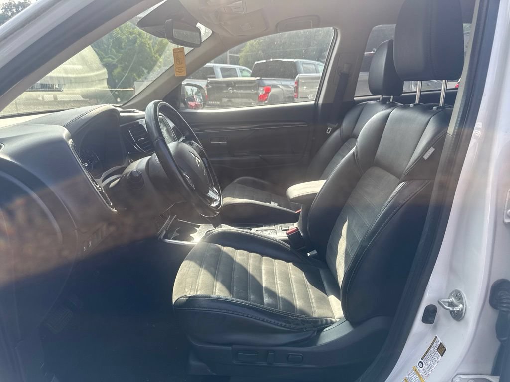 Used 2020 Mitsubishi Outlander SE AWD/4WD image 19