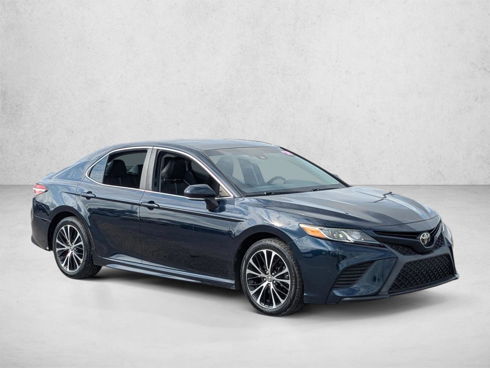 Used 2018 Toyota Camry SE w/ Convenience Package FWD video 3