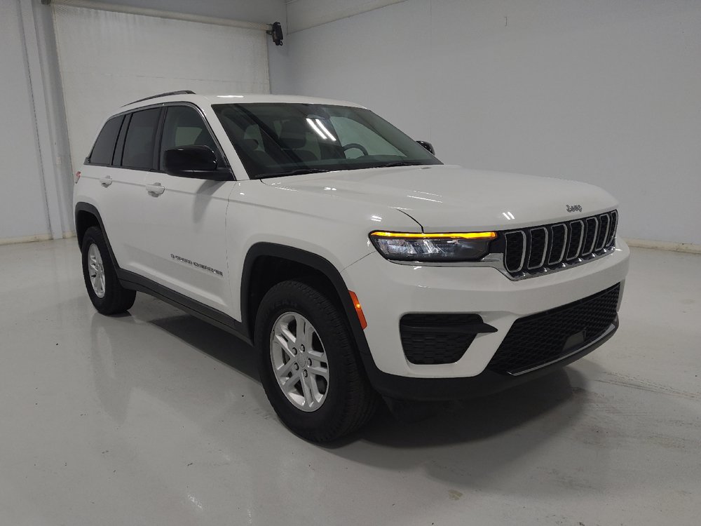 Used 2023 Jeep Grand Cherokee Laredo w/ Luxury Tech Group I AWD/4WD image 13