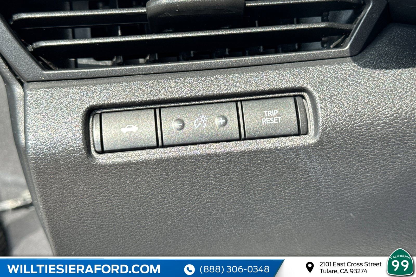 Used 2025 Nissan Altima 2.5 S FWD image 32