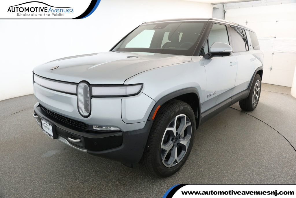 Used 2023 Rivian R1S Adventure image 1