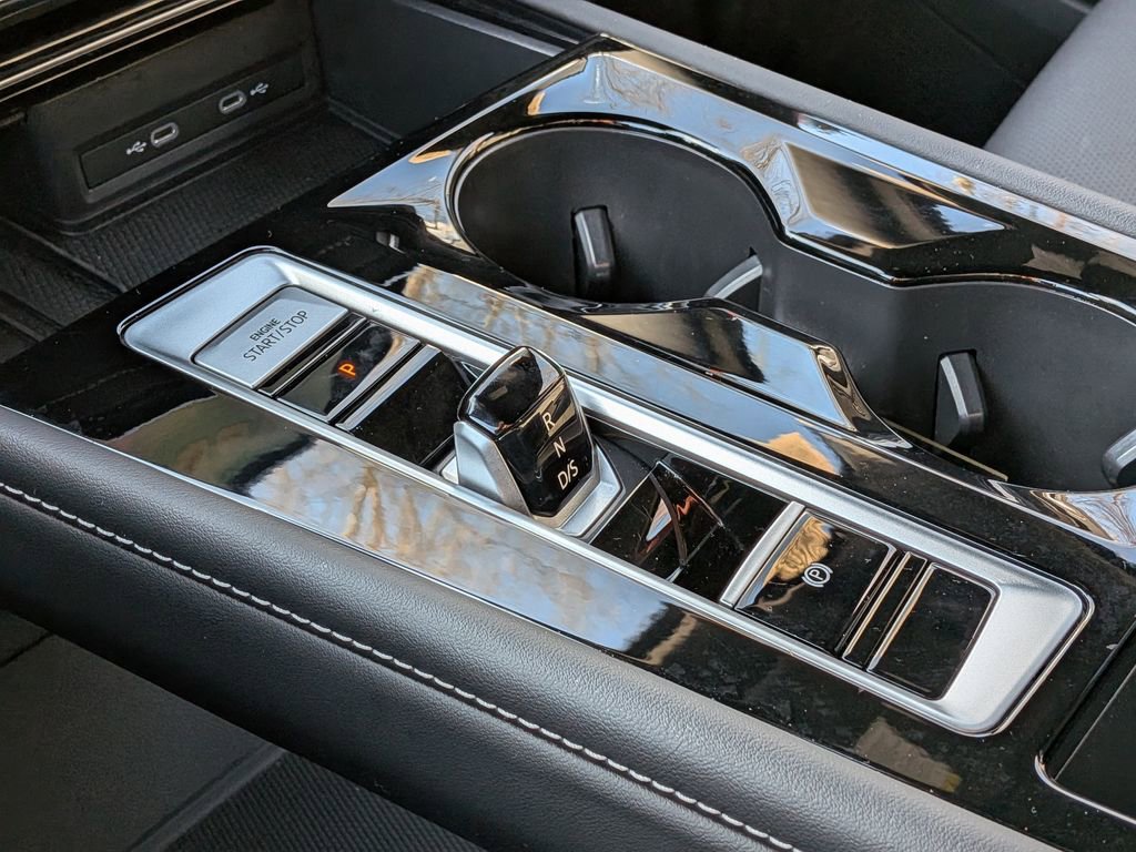 Used 2025 Volkswagen Atlas Cross Sport SE w/ Panoramic Sunroof Package image 20