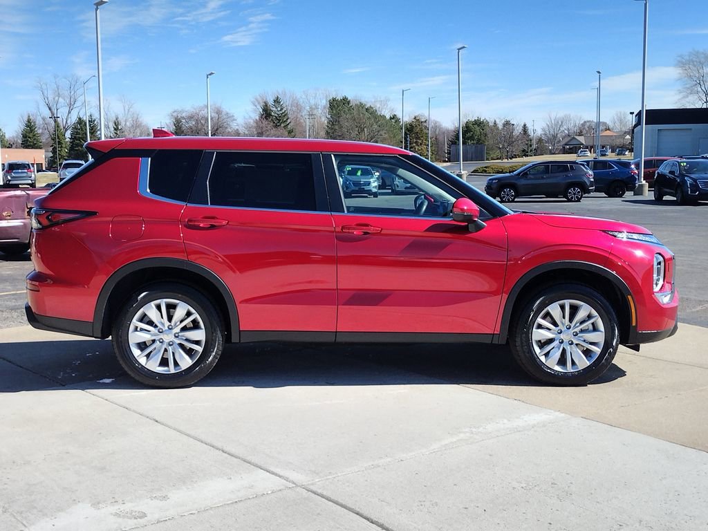 New 2026 Mitsubishi Outlander ES image 13