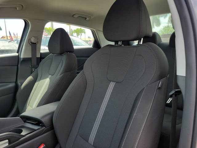 Certified 2026 Hyundai Elantra SE w/ Cargo Package FWD image 17
