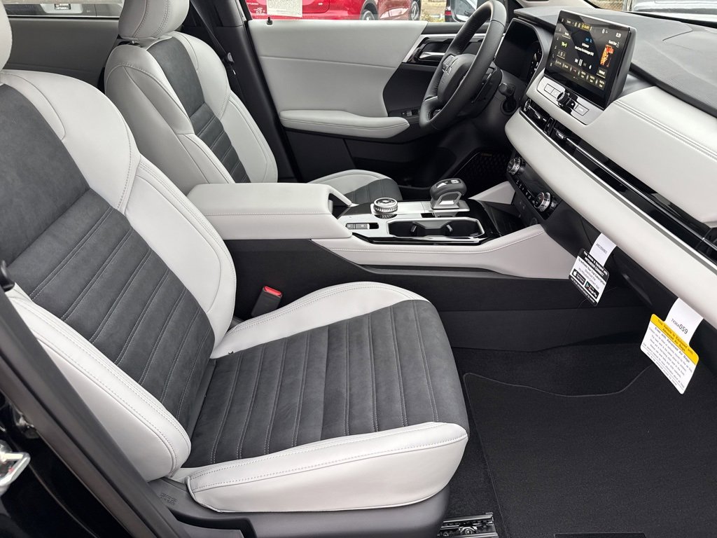 New 2025 Mitsubishi Outlander SE image 23