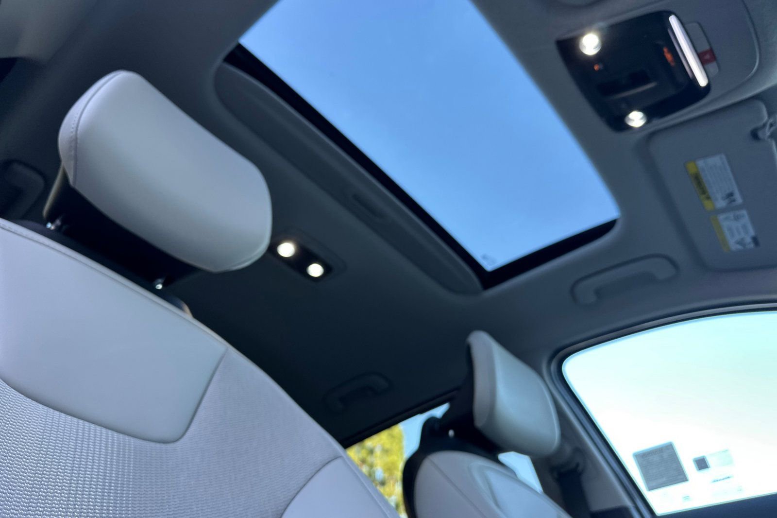 Used 2025 Kia Niro EX Touring image 14