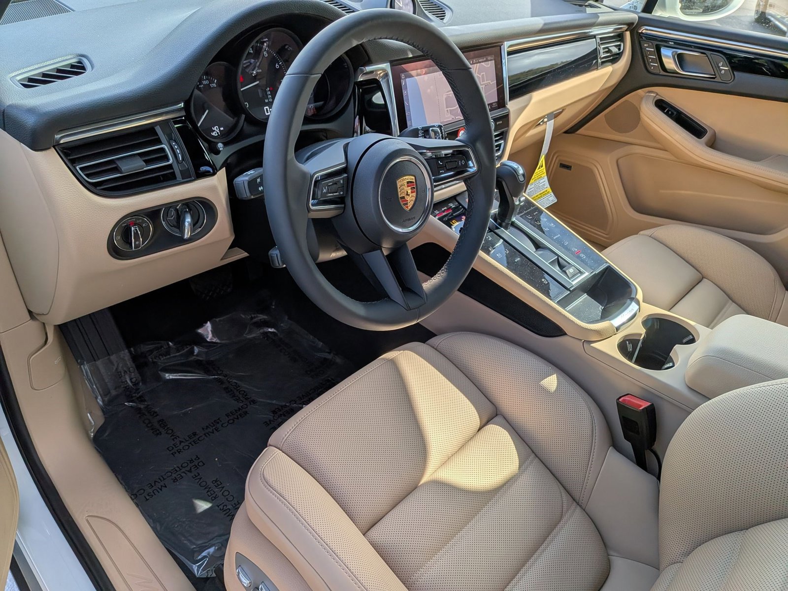 New 2026 Porsche Macan image 4