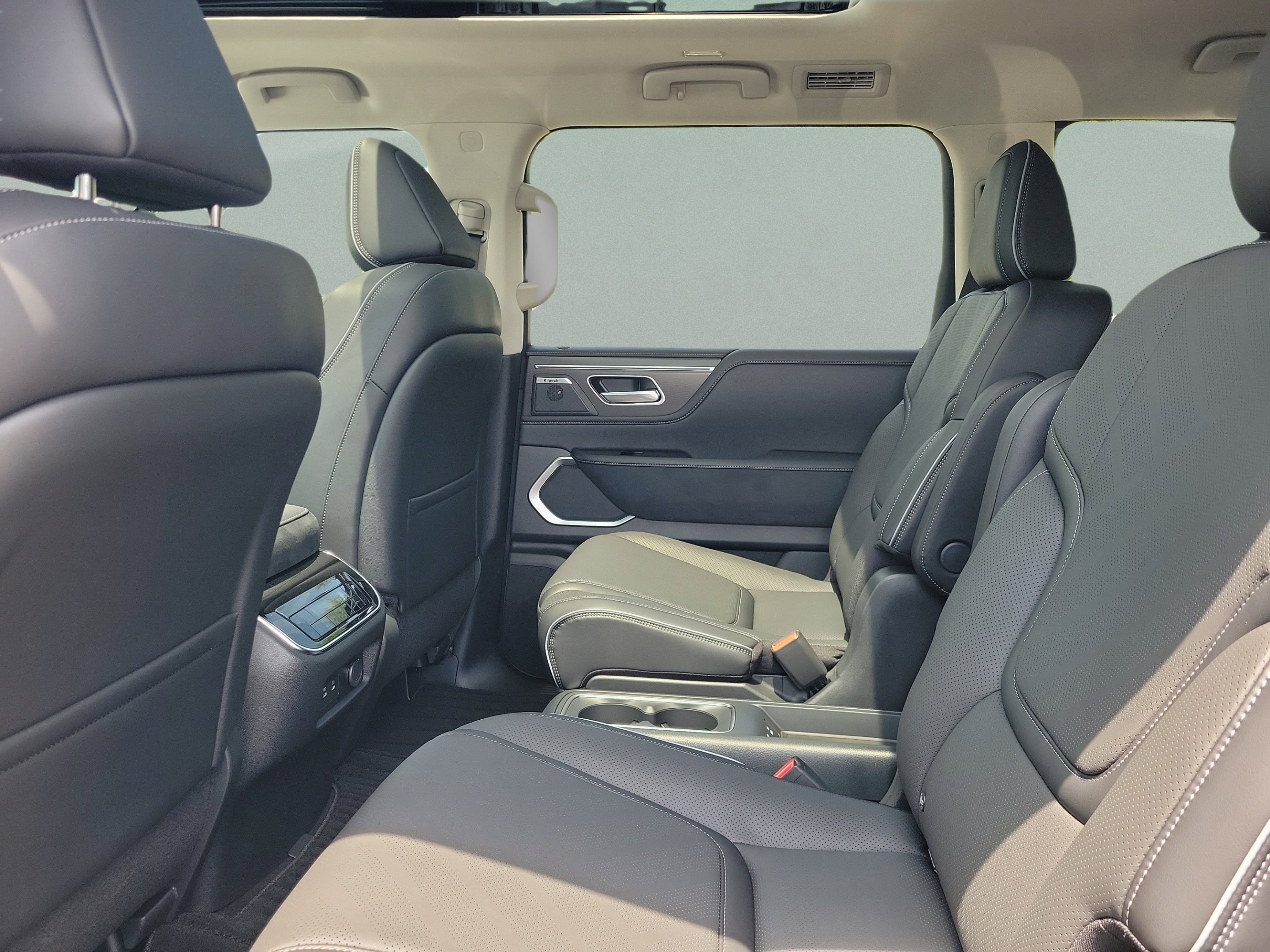 New 2027 INFINITI QX80 Luxe w/ Cargo Package RWD image 23