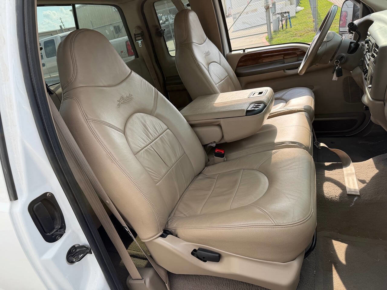 Used 2000 Ford F250 Lariat image 15