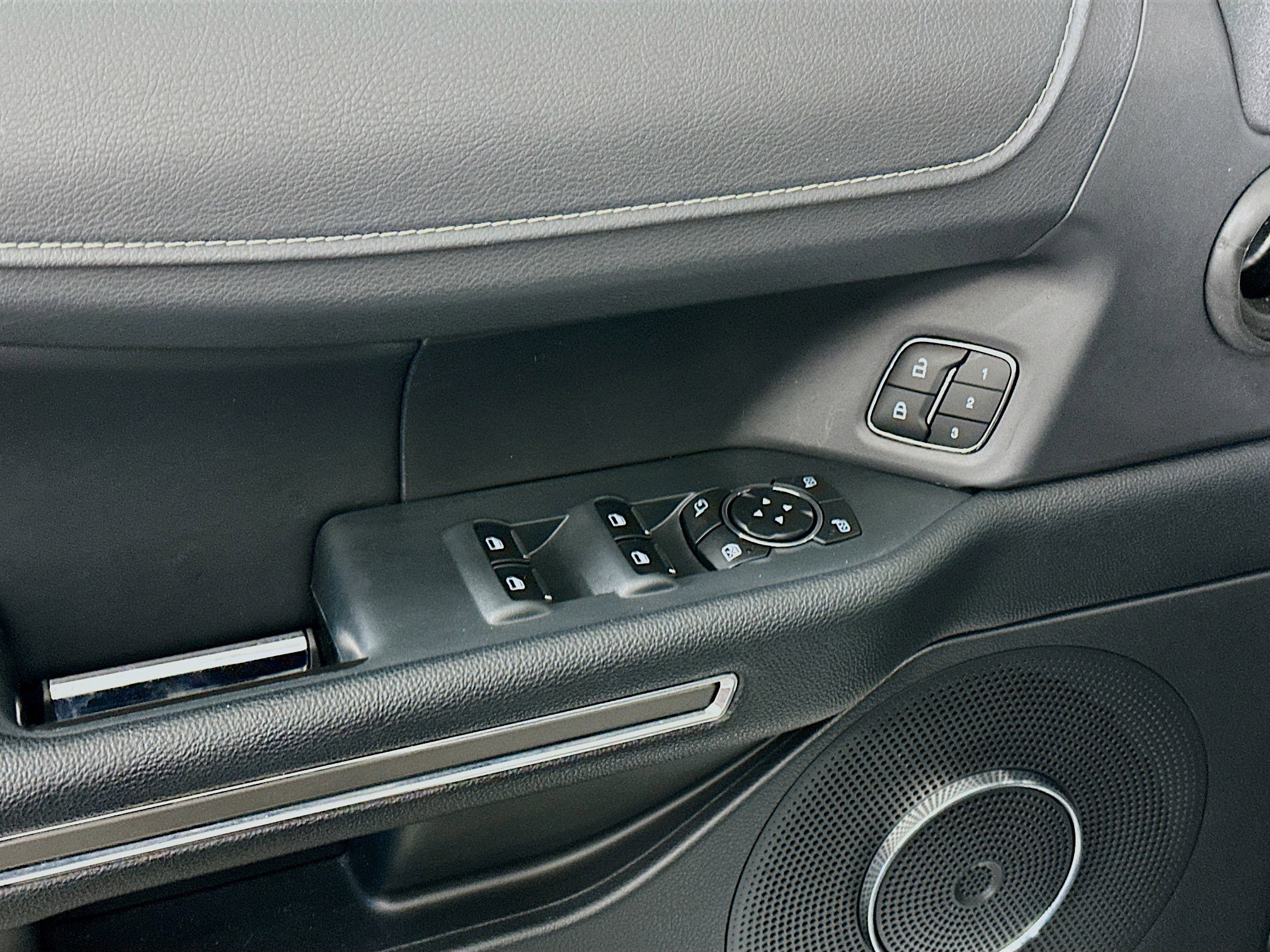 Used 2024 Ford Expedition XLT image 15