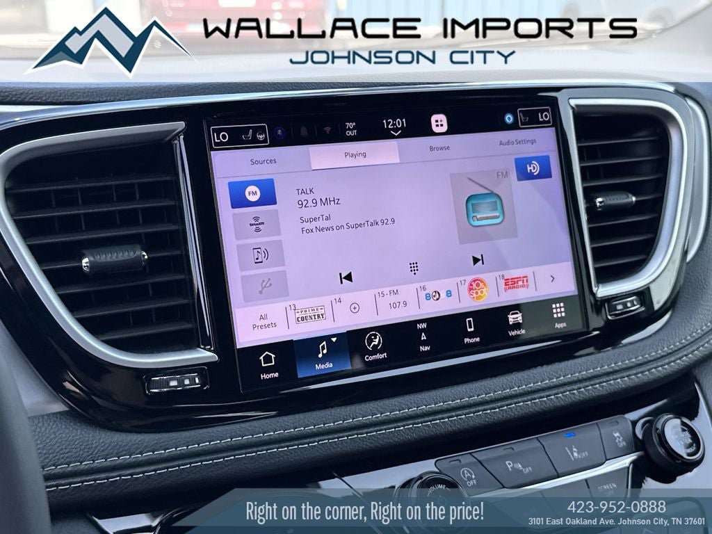 Used 2025 Chrysler Pacifica Limited FWD image 24