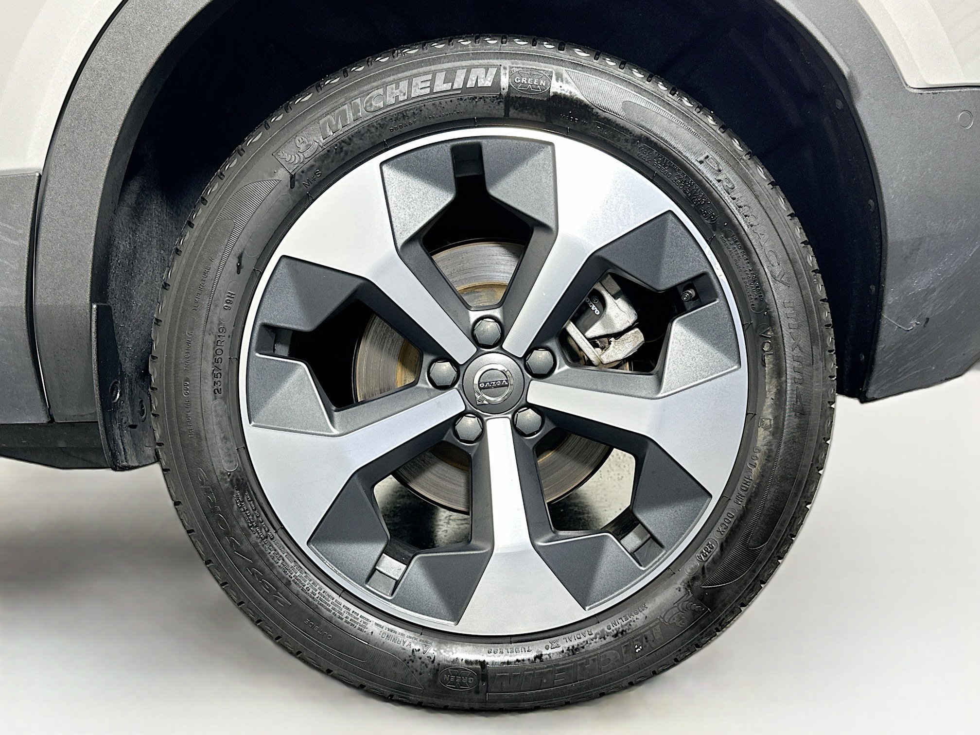 Used 2025 Volvo XC40 B5 Plus image 11