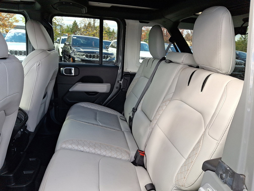 Used 2023 Jeep Wrangler Unlimited Sahara image 20