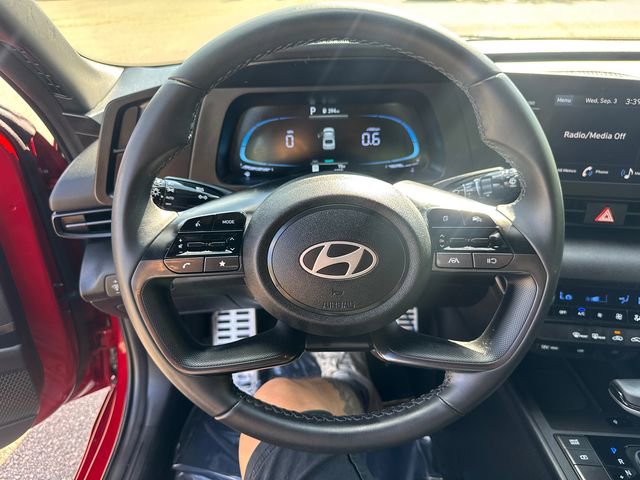 Used 2025 Hyundai Elantra Sport image 29