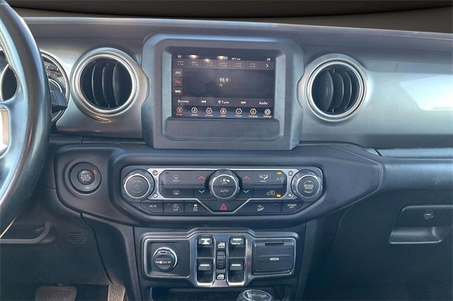 Used 2020 Jeep Wrangler Unlimited Sahara image 6