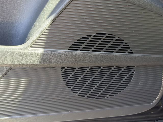 Certified 2025 Volkswagen Taos SE w/ Black Wheel Package image 18