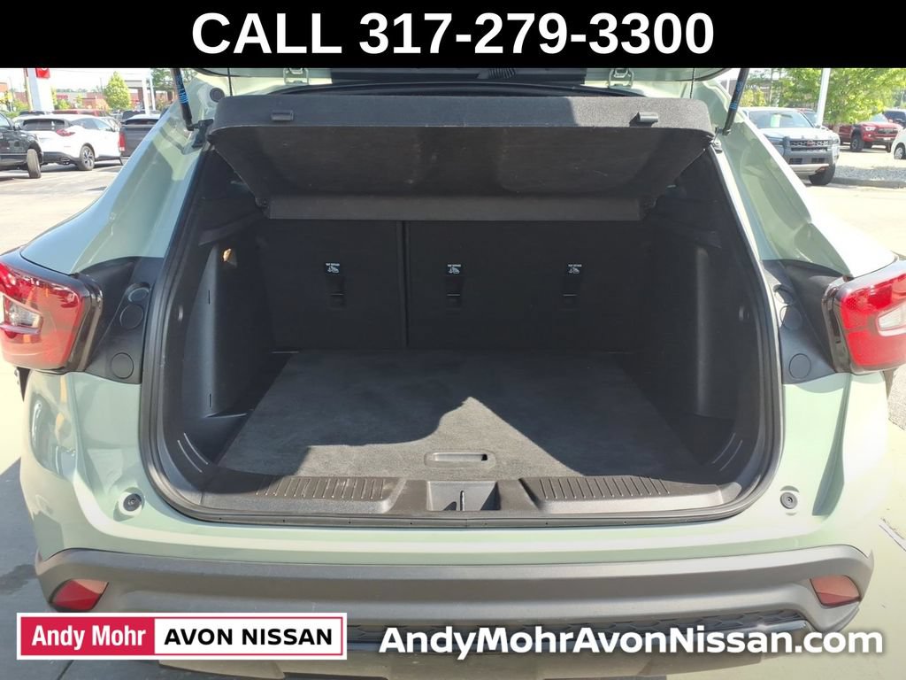 Used 2024 Chevrolet Trax RS w/ Sunroof Package FWD image 9