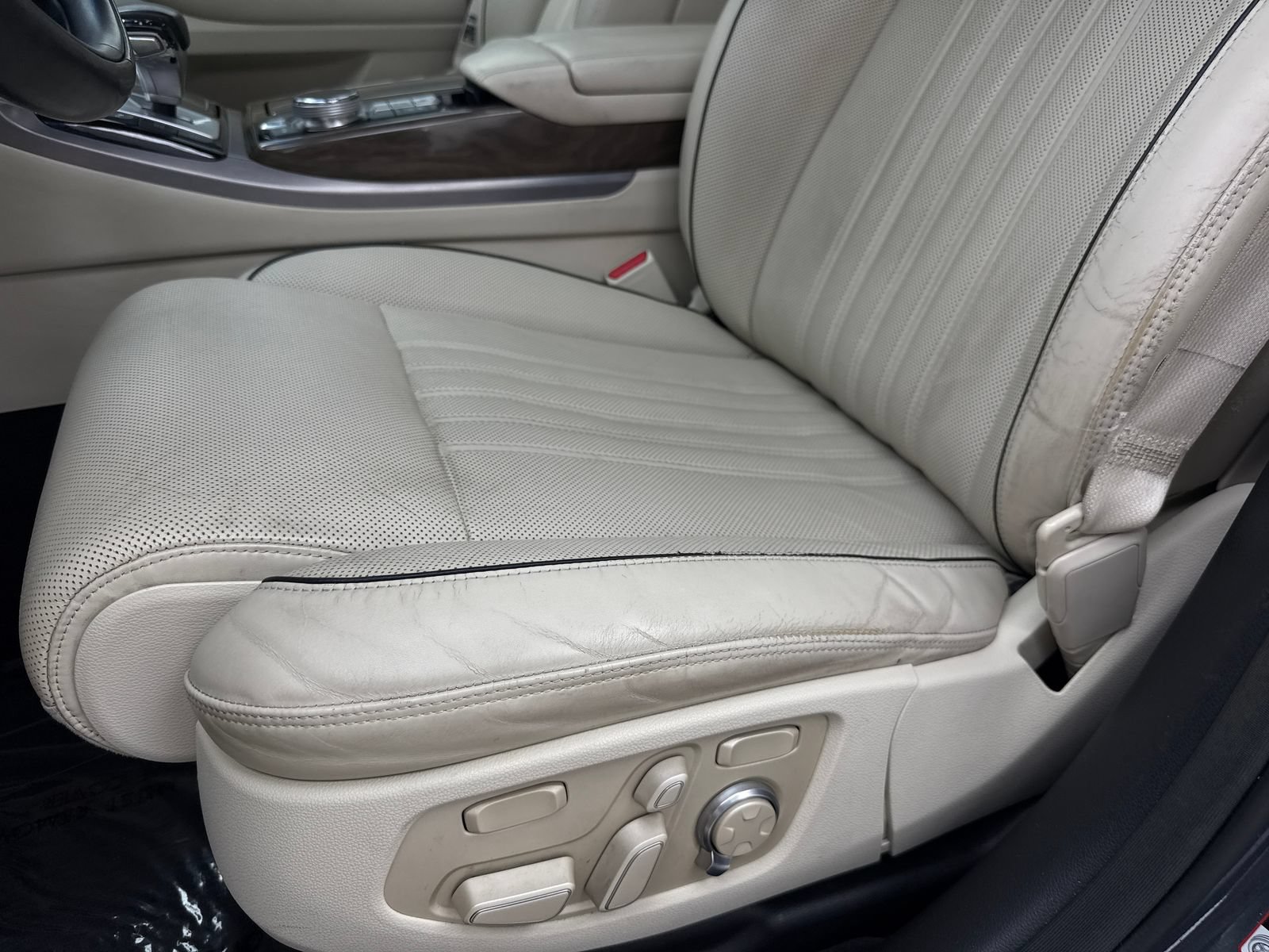 Used 2017 Genesis G90 3.3T Premium RWD image 35