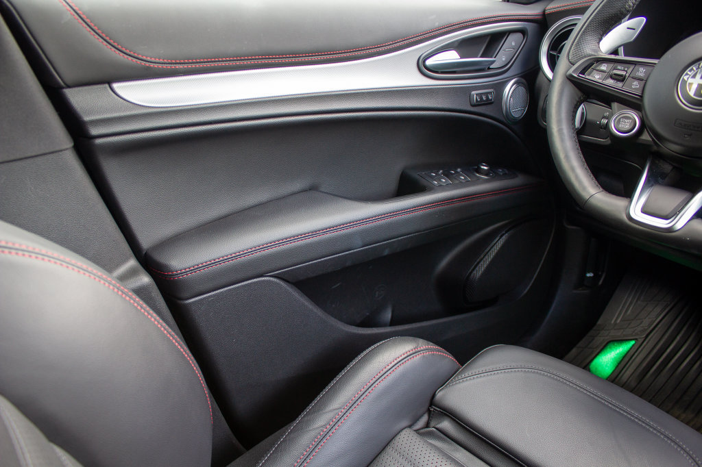 Used 2025 Alfa Romeo Stelvio Tributo Italiano w/ Active Assist Plus Package AWD/4WD image 19