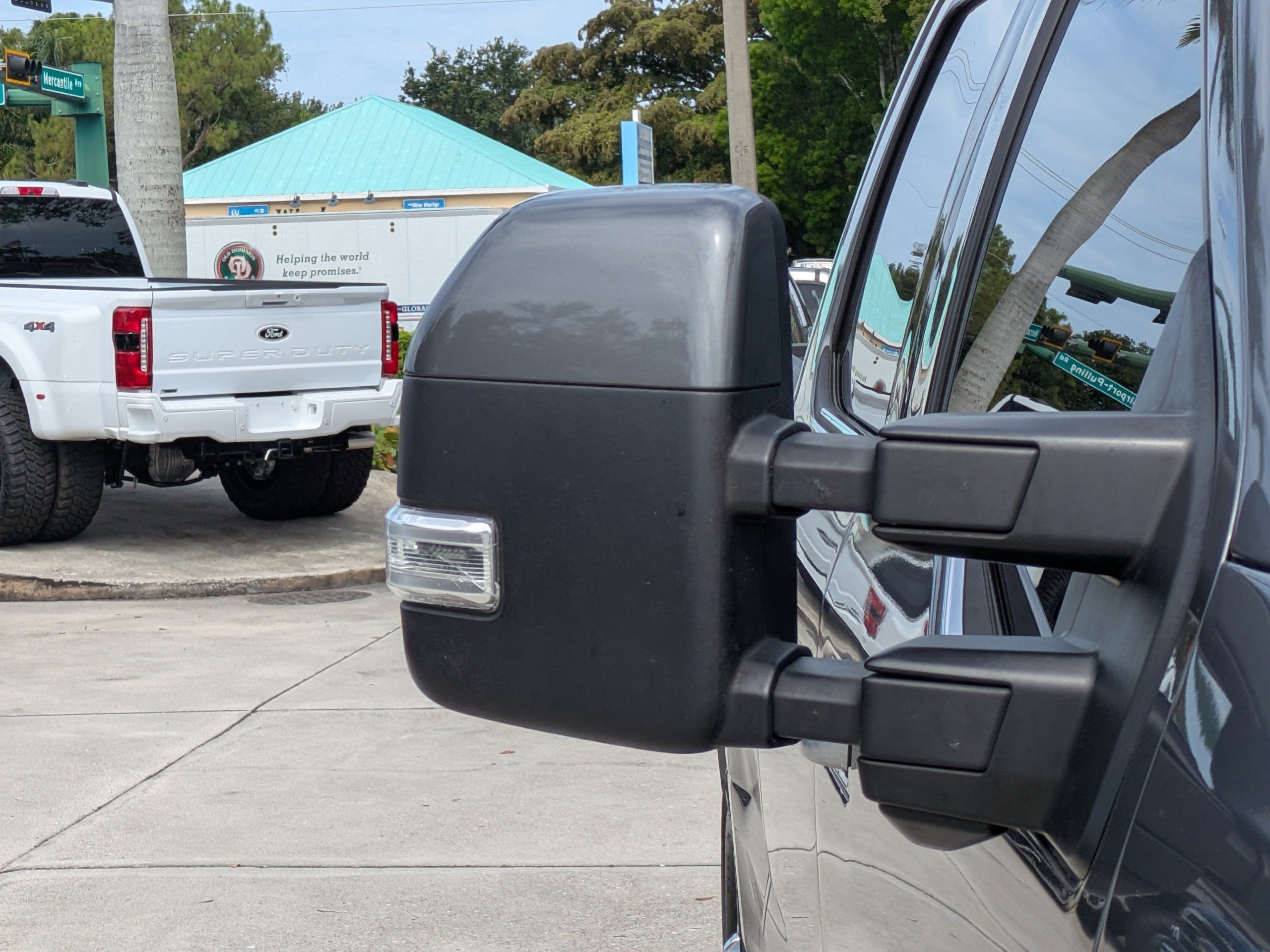 Used 2021 Ford F350 Limited w/ FX4 Off-Road Package AWD/4WD image 10