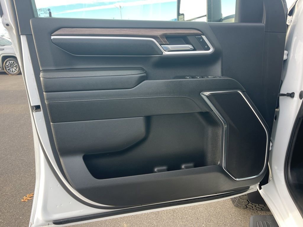 Used 2024 Chevrolet Silverado 2500 LT w/ Convenience Package image 9