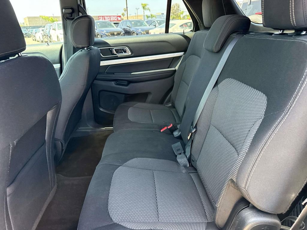 Used 2017 Ford Explorer XLT FWD image 11