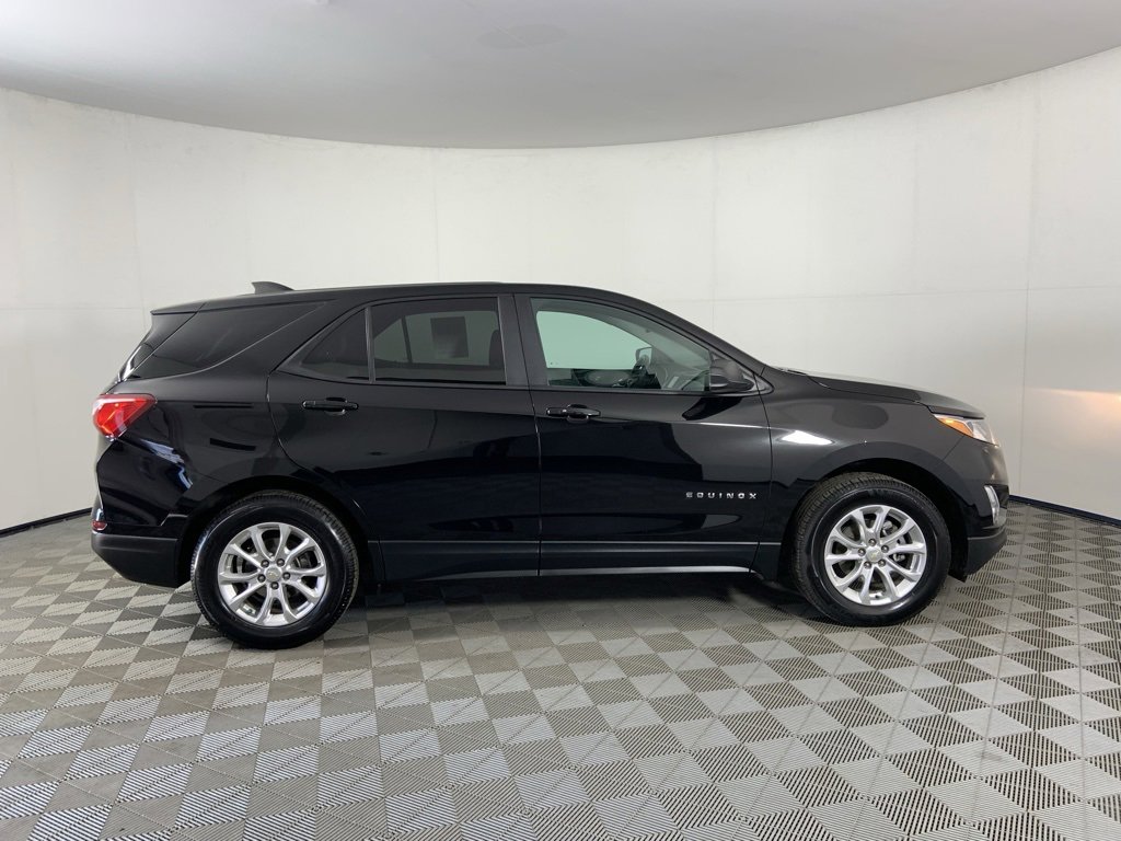 Used 2020 Chevrolet Equinox LS w/ LS Convenience Package image 2