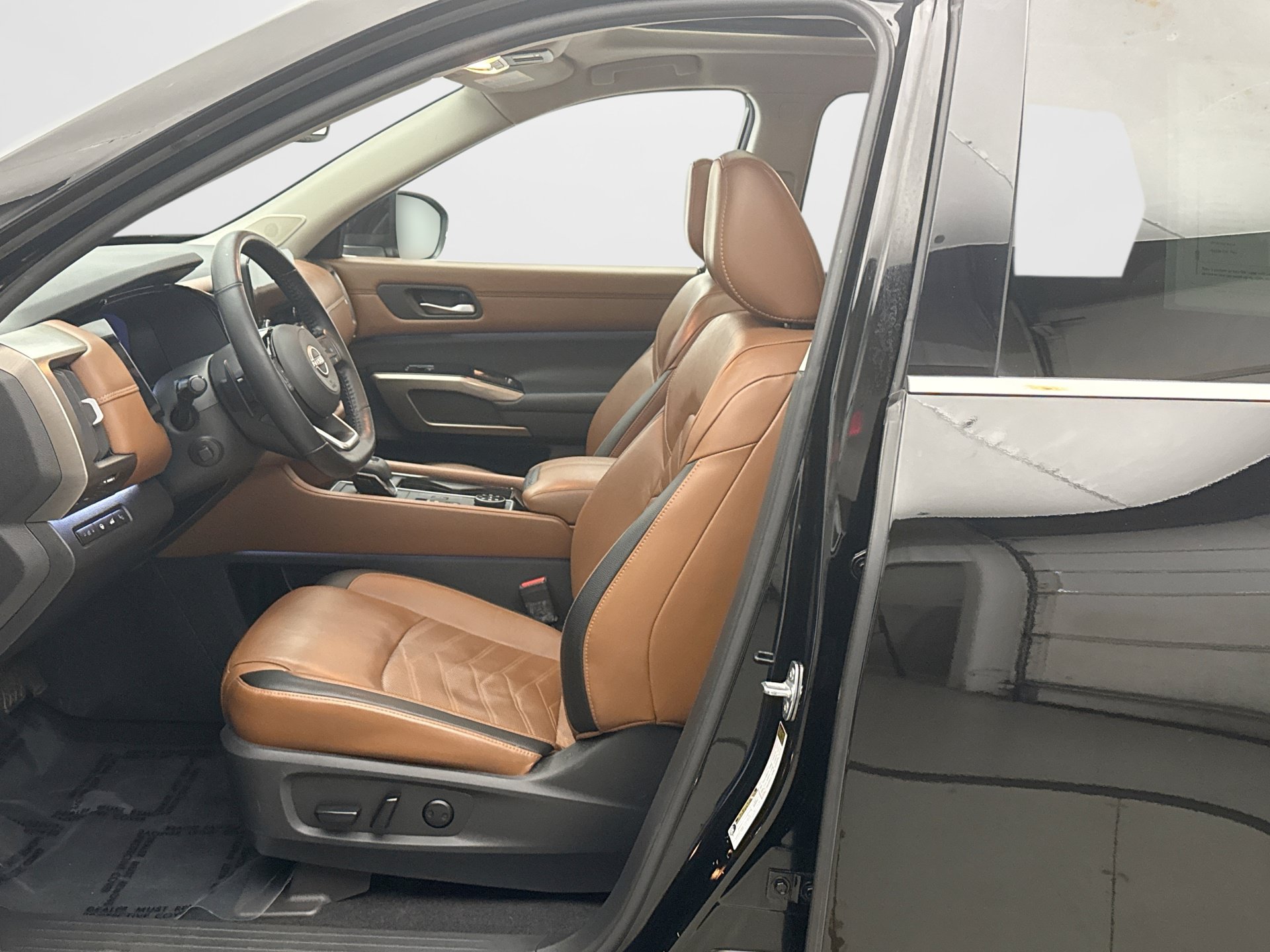 Used 2022 Nissan Pathfinder Platinum w/ Cargo Package AWD/4WD image 11