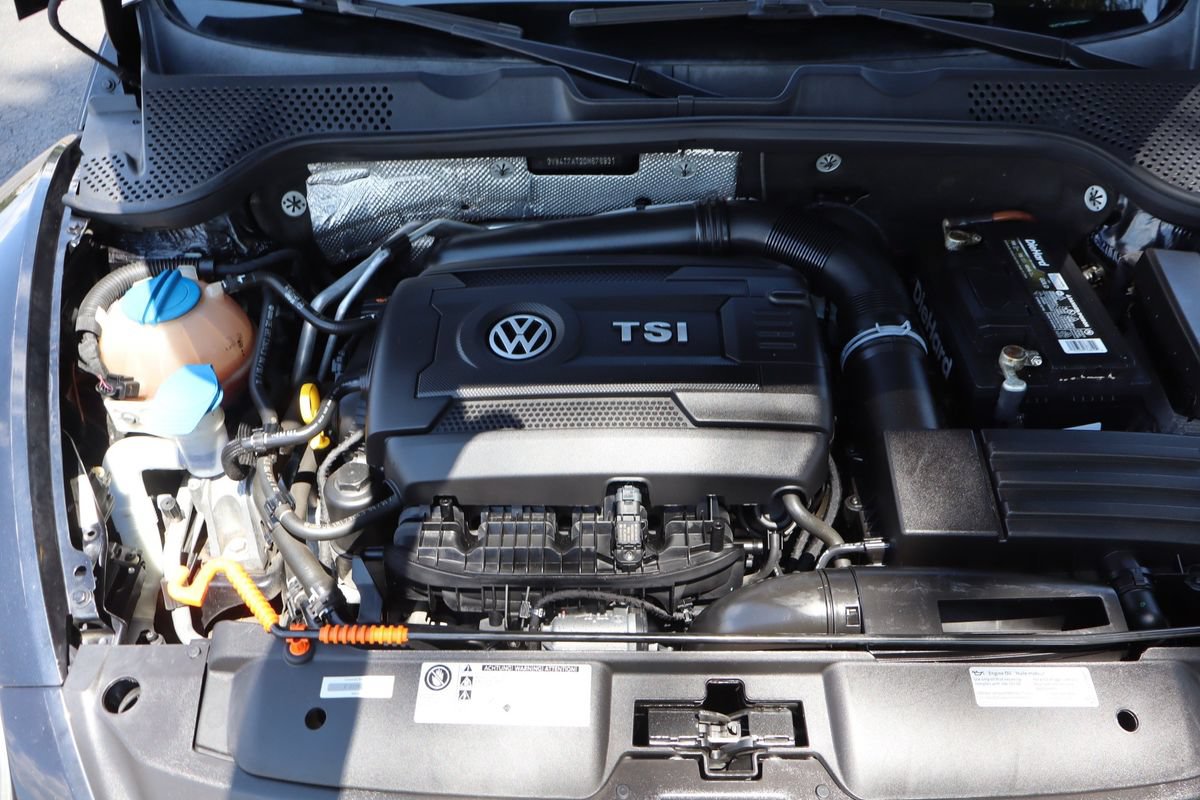 Used 2013 Volkswagen Beetle 2.0T FWD image 35