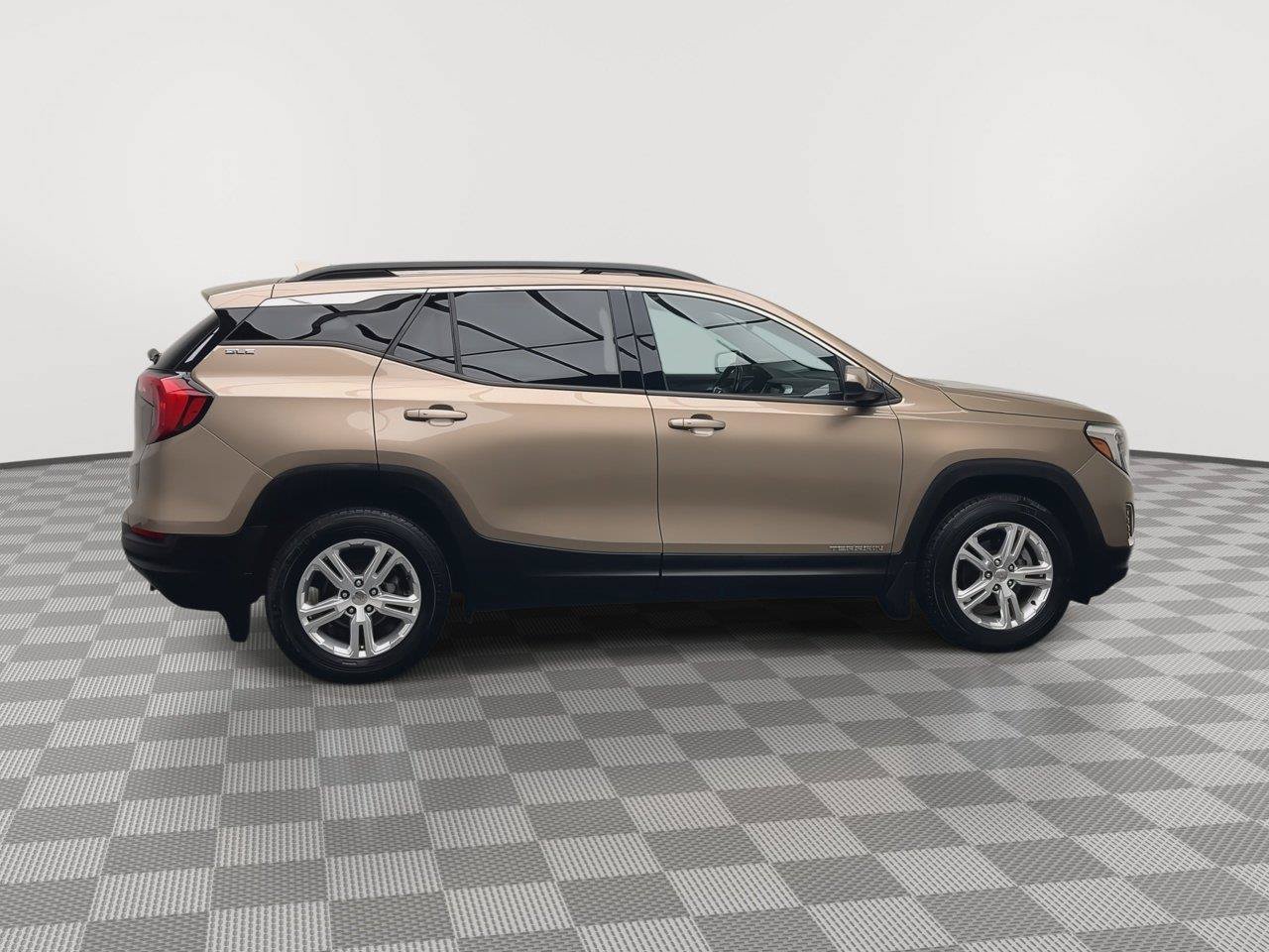 Used 2018 GMC Terrain SLE w/ Driver Convenience Package AWD/4WD image 39
