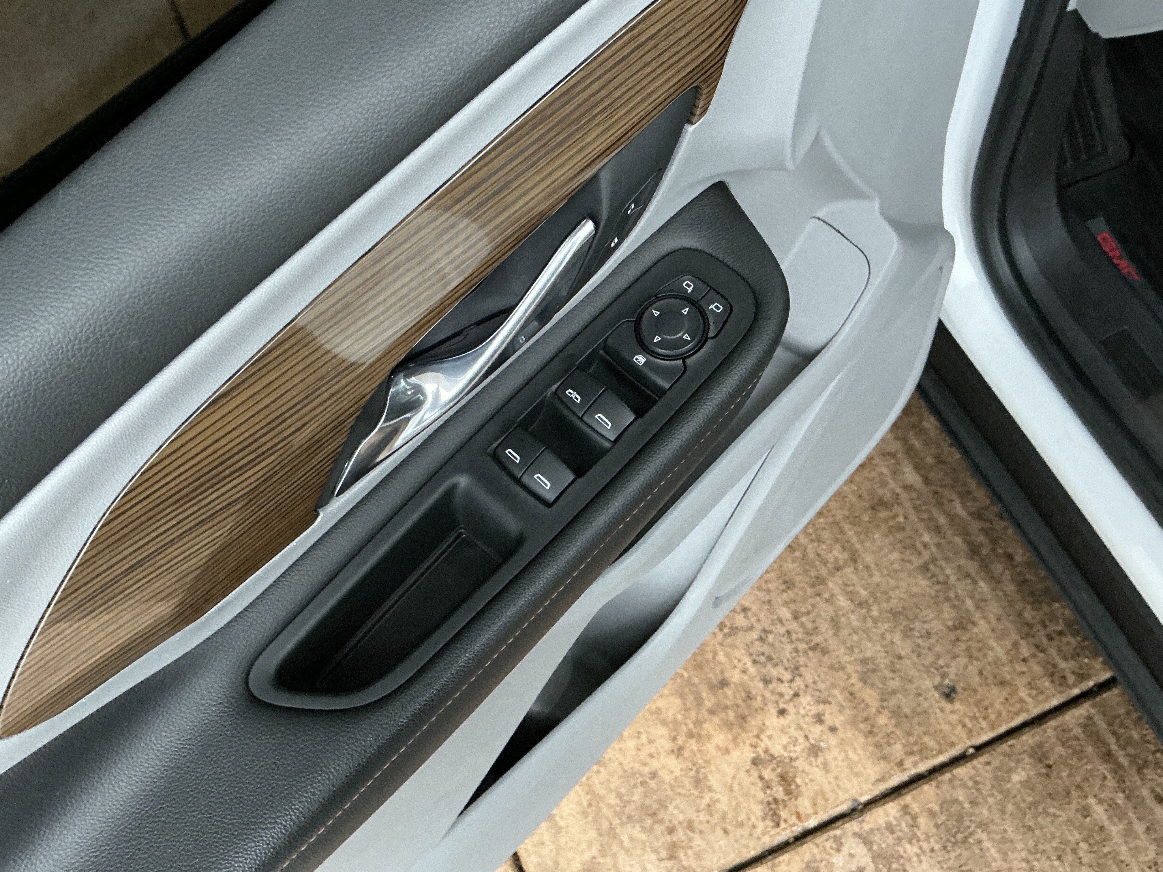 Used 2018 GMC Terrain SLE w/ Driver Convenience Package image 15