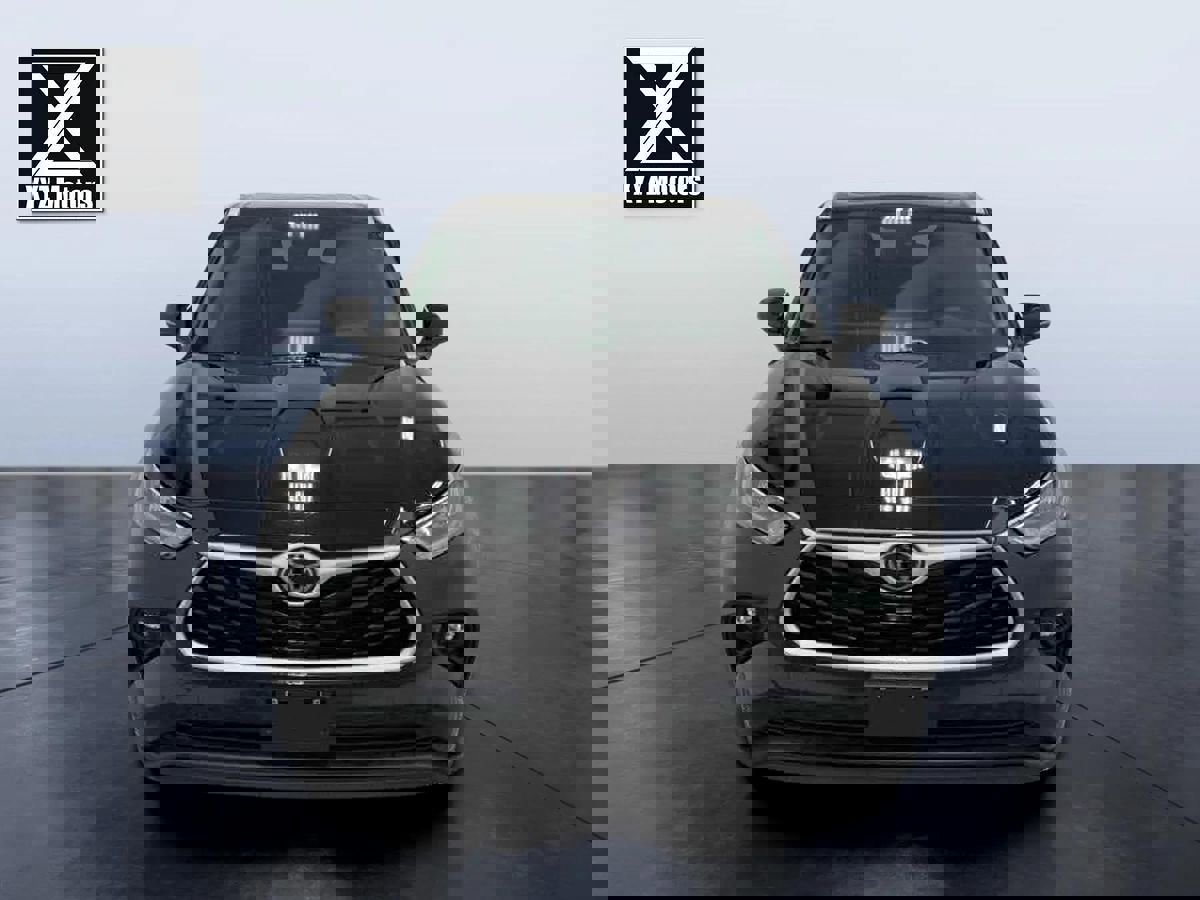 Used 2024 Toyota Highlander XLE image 8
