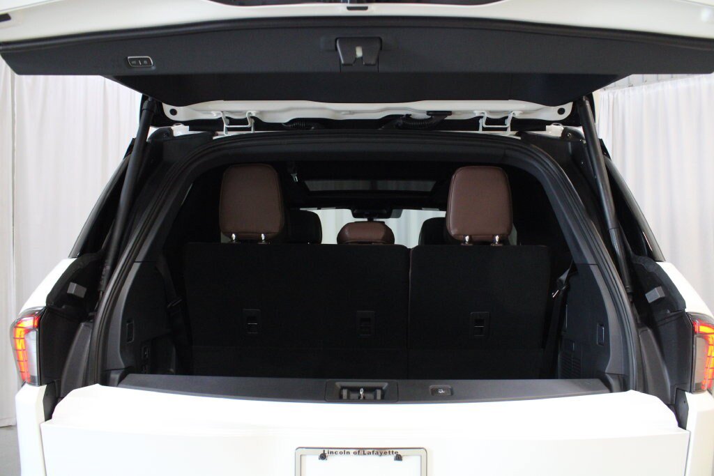 New 2027 Lincoln Navigator Reserve AWD/4WD image 30