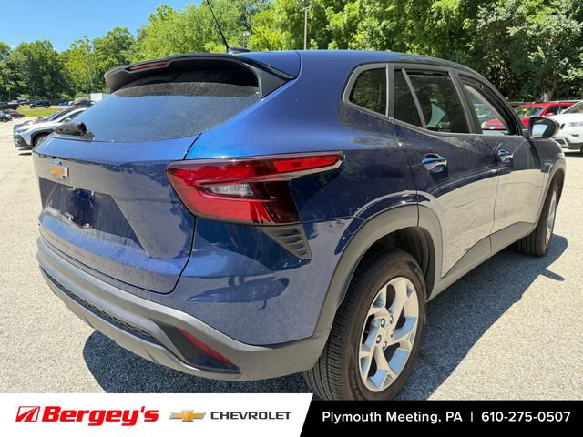 Used 2024 Chevrolet Trax LS w/ LS Convenience Package FWD image 8