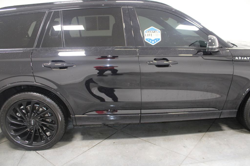 Used 2024 Lincoln Aviator Reserve w/ Equipment Group 201A image 11