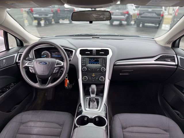 Used 2014 Ford Fusion SE image 2